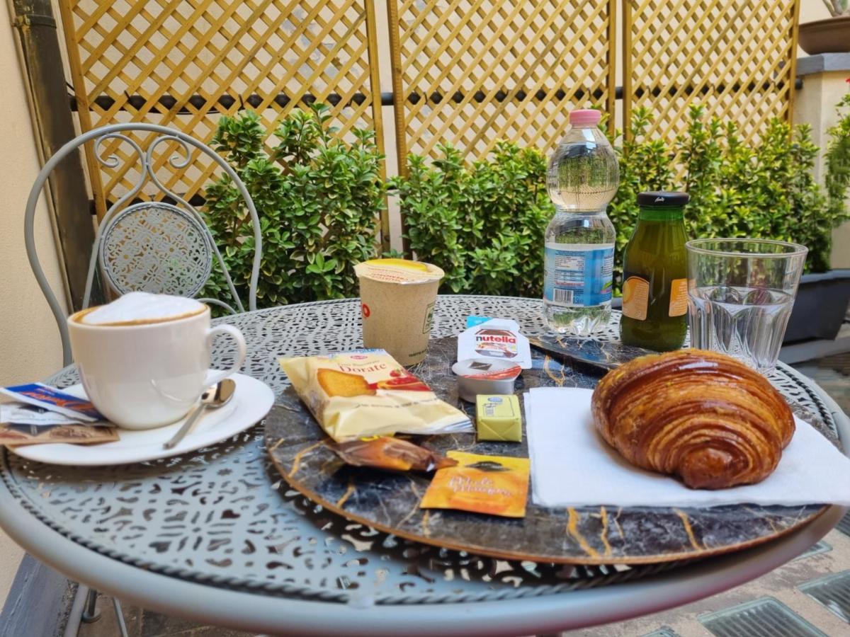 Acomodação com café da manhã  The Lux Florença